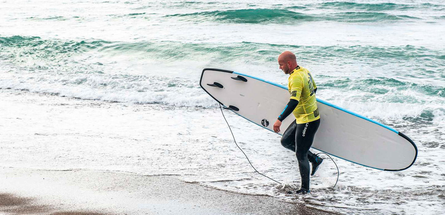 Surfer ved Klitmøller