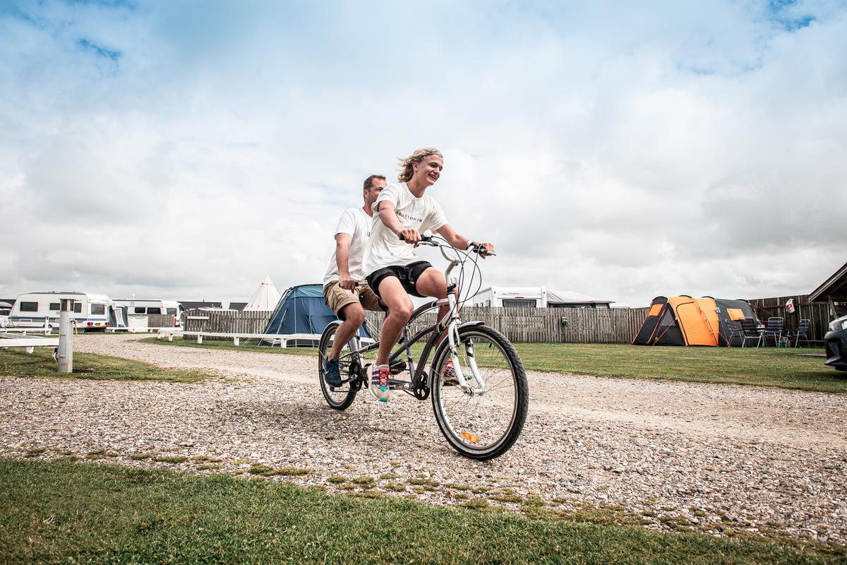 Tandemcykel på campingplads