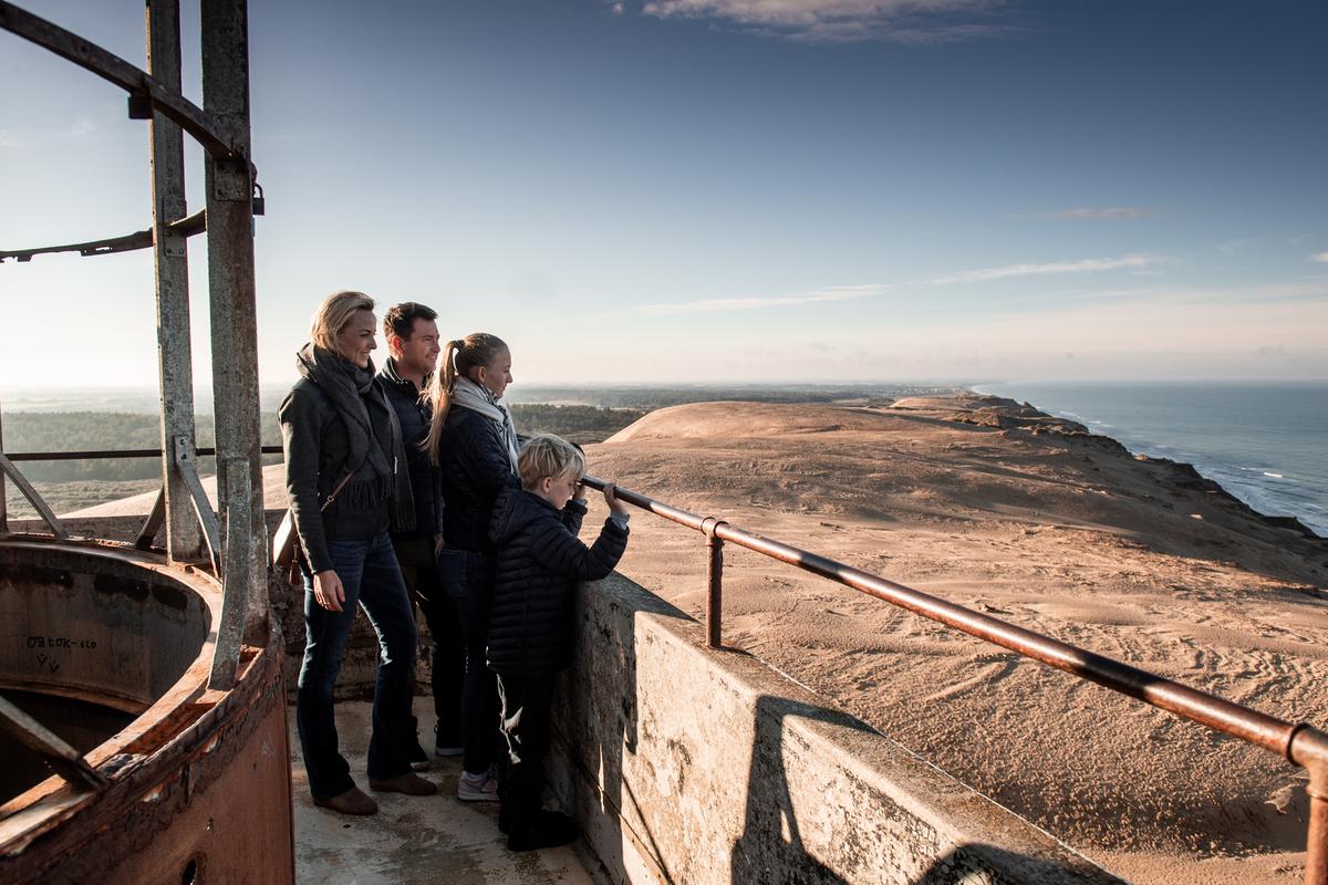 Familie ved Rubjerg Knude