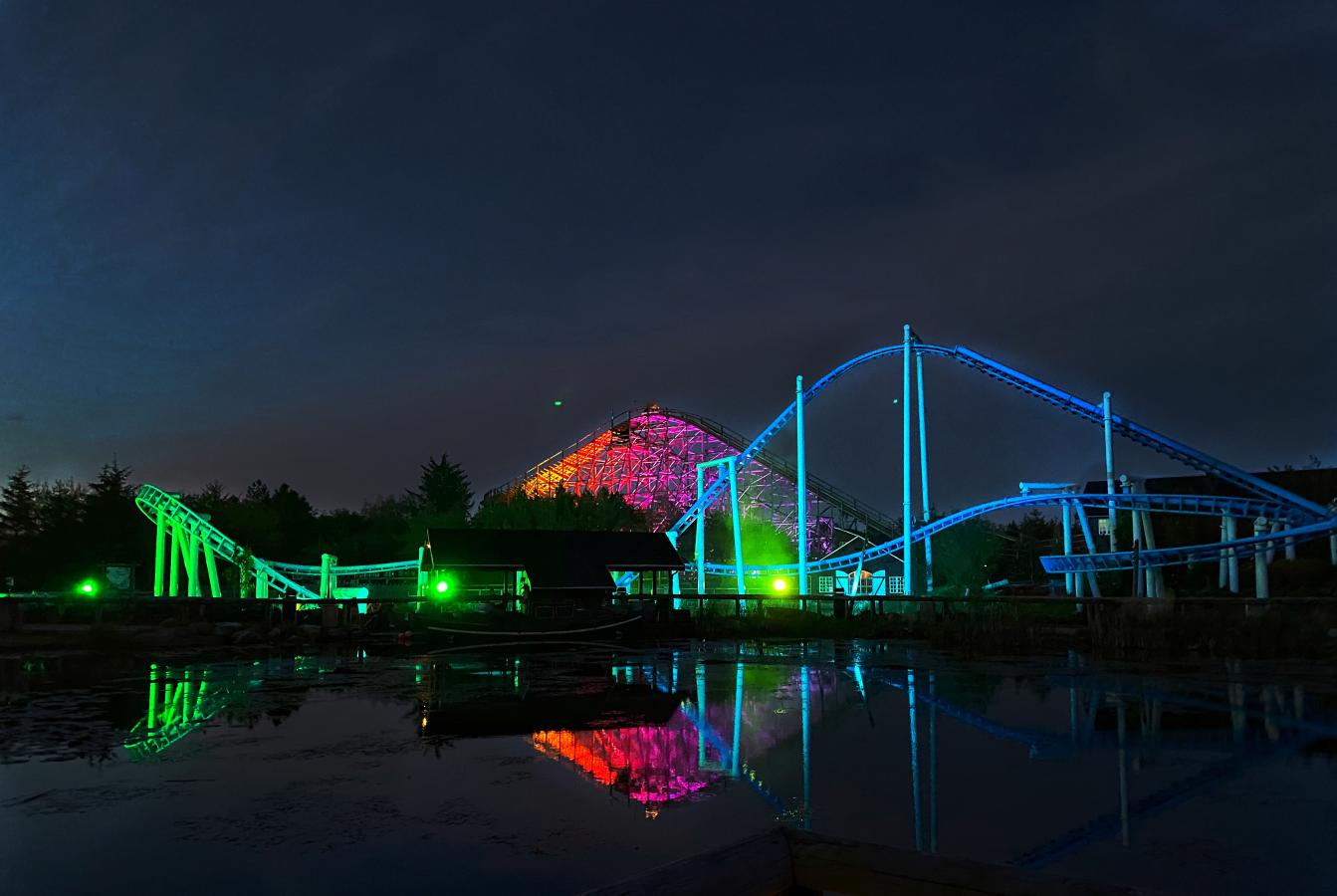 Oplyste forlystelser i Fårup Sommerland
