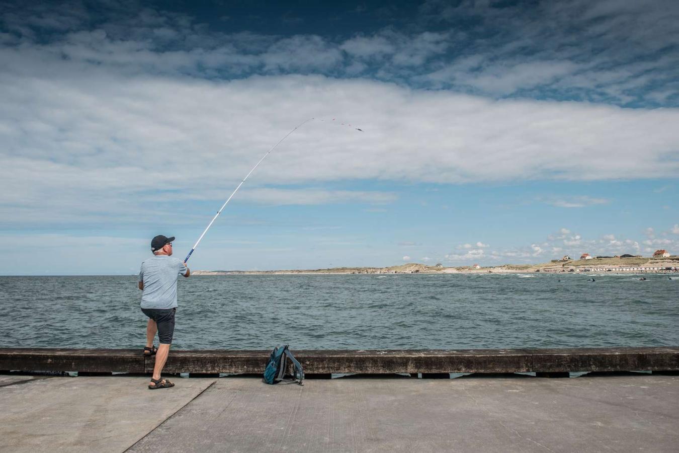 Fisker ved Løkken Mole