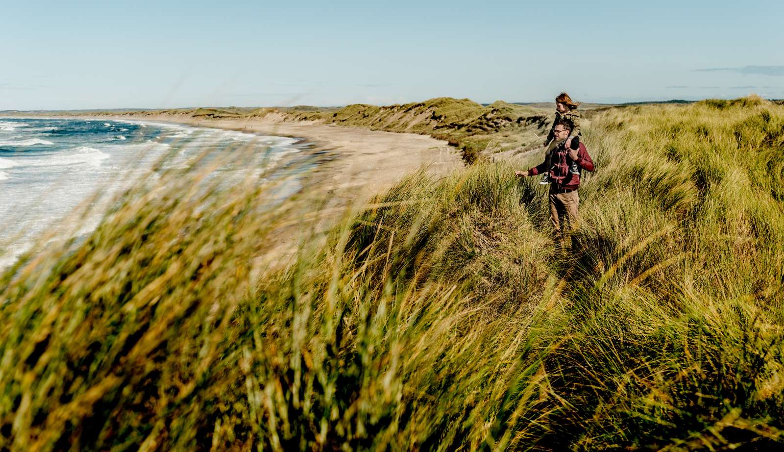 Far og datter i Klitmøller, Thy 