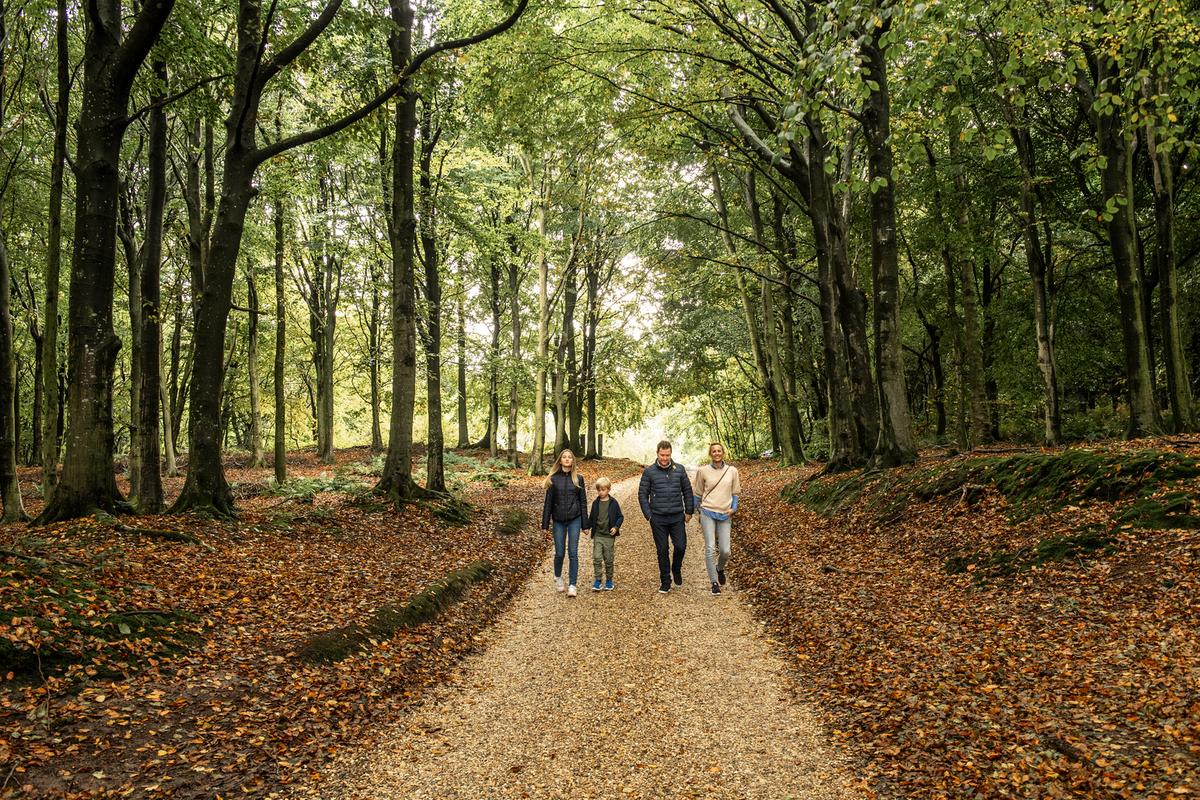 Familie i efterår ved Nordvestkysten